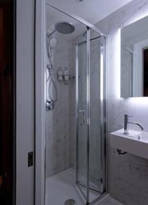 Bright micro studio in Notting Hill-4th floor