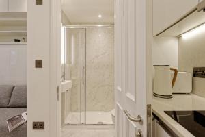 Lovely Micro studio -4th floor- Notting Hill Gate.