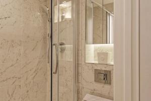 Lovely Micro studio -4th floor- Notting Hill Gate.