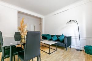 T2 Paris 19ème Buttes Chaumont - II