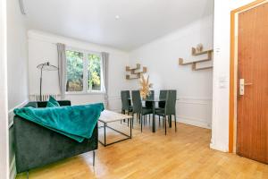 T2 Paris 19ème Buttes Chaumont - II