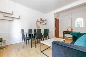 T2 Paris 19ème Buttes Chaumont - II