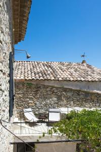 Artists Retreat In Historic Belvézet Farmhouse