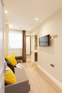 Micro studio-private bathroom 5 min Baker St tube.