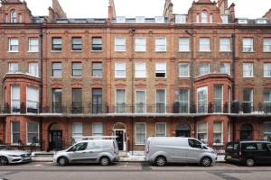 Micro studio, private bathroom-shared kitchen