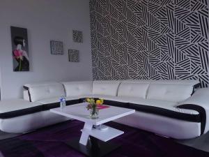 Château de la Rose, Suite de la Tour