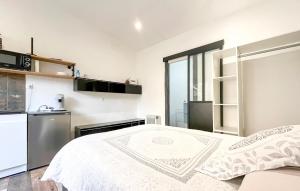 Cozy Home In Miramas With Outdoor Swimming Pool