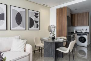 Bright Modern Studio, Gauthier