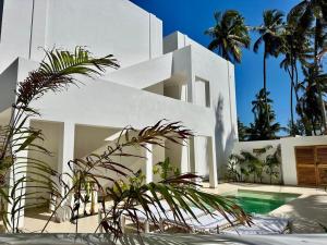 Two Bedroom Beach Front Apartment with pool