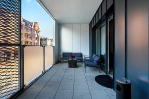 Spacious Two Bedroom Apartment with Underground Parking by Noclegi Renters