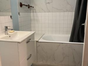 Studio cosy pour 4 pers. avec balcon Sud, centre station, proche pistes et commerces - FR-1-787-65