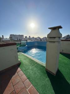 Luminoso departamento con pileta y solarium