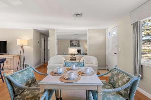 Steps to Bayside Beach Central AC Large Backyard