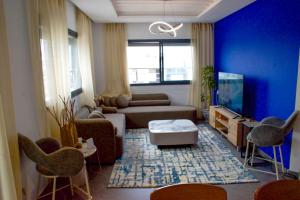 Modern Apt with sea view and access to the beach