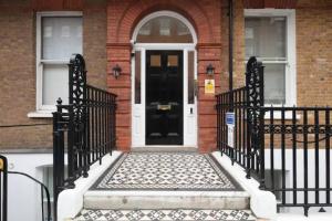 Modern style, micro studio 5min to tube