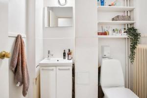 Spacious room in Majorstuen central Oslo by subway