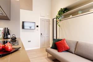 Micro studio - 4th floor -5 min to Baker St tube.