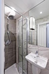 Micro studio - 4th floor -5 min to Baker St tube.