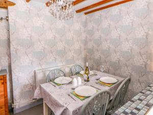 Old Farmhouse Cottage