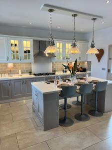 Villa with HEATED Pool and Amazing Mountain and Sea Views No Young Groups Allowed