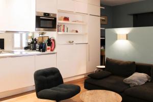 Bright studio in the heart of Paris well located