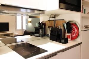 Bright studio in the heart of Paris well located