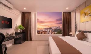 The Elegant Boutique - Hue