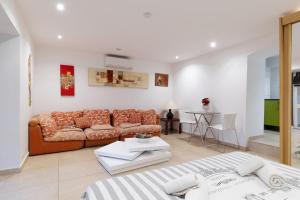 Studio indépendant en villa Calme, Jardins et Piscine à 5 min de la Mer