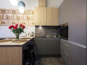 Gentle Glow Suite by Tyzenhauz