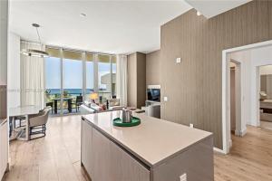 Ocean Front Corner 2 Bedroom Low Floor