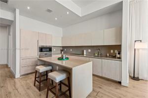 Ocean Front Corner 2 Bedroom Low Floor