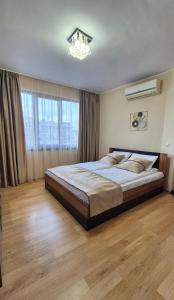 Elit Apartment - City and Hill view