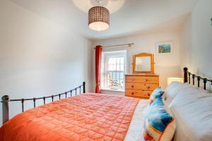 3 Bed in Gorran Haven oc-p00812