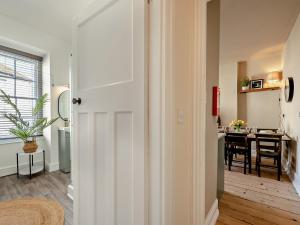 3 Bed in Tenby 95027