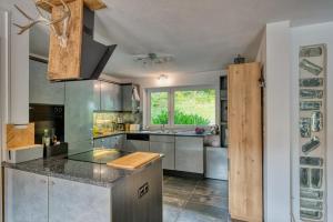 Große Wohnung am Wald mit Aussicht, Sauna, Kaminofen, Grill