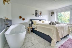 Große Wohnung am Wald mit Aussicht, Sauna, Kaminofen, Grill