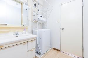 Spacious 1120feet , 3-Bedroom Apartment near Ikebukuro, 2 Minutes to Train