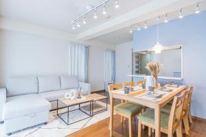 Spacious 1120feet , 3-Bedroom Apartment near Ikebukuro, 2 Minutes to Train