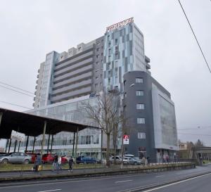 Central SkyView Apartment