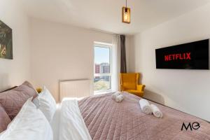 MoHost Bobby - Right in the city mood