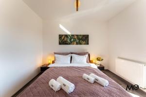 MoHost Bobby - Right in the city mood