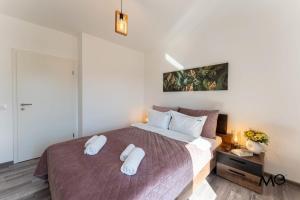 MoHost Bobby - Right in the city mood