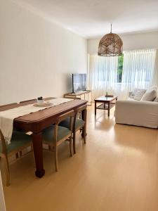 Playa grande departamento a una cuadra del mar