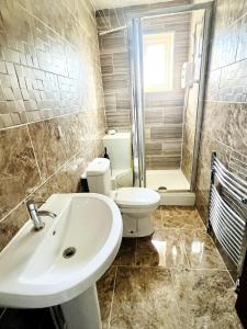 4BR RetreatII Modern Home II Long stays available