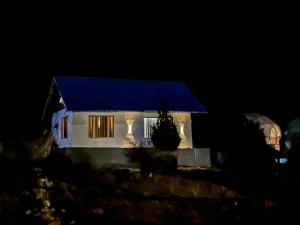 YOLO Outdoors - Riverside Luxury Domes, Jispa