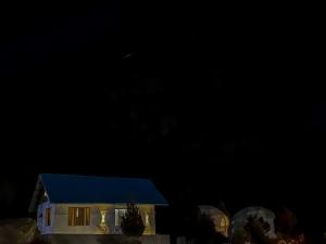 YOLO Outdoors - Riverside Luxury Domes, Jispa