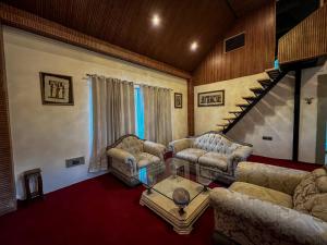 YOLO Outdoors - Riverside Luxury Domes & Glamping, Jispa