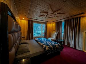 YOLO Outdoors - Riverside Luxury Domes & Glamping, Jispa