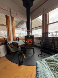 Cozy Lakefront Cottage