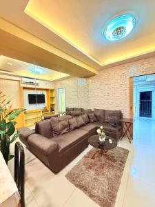 Shell Residences Premier by Paul